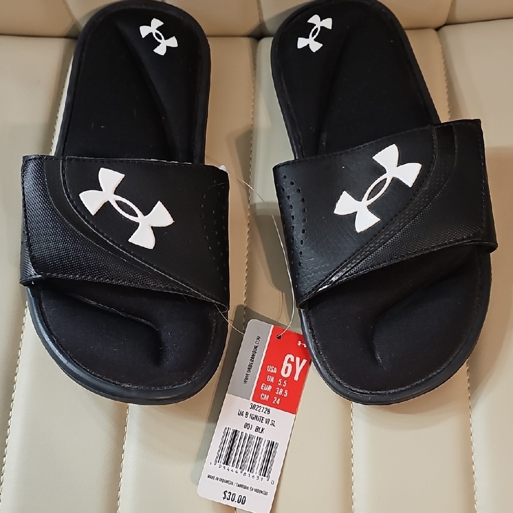 Under Armour Black and White Slide Sandals NWT